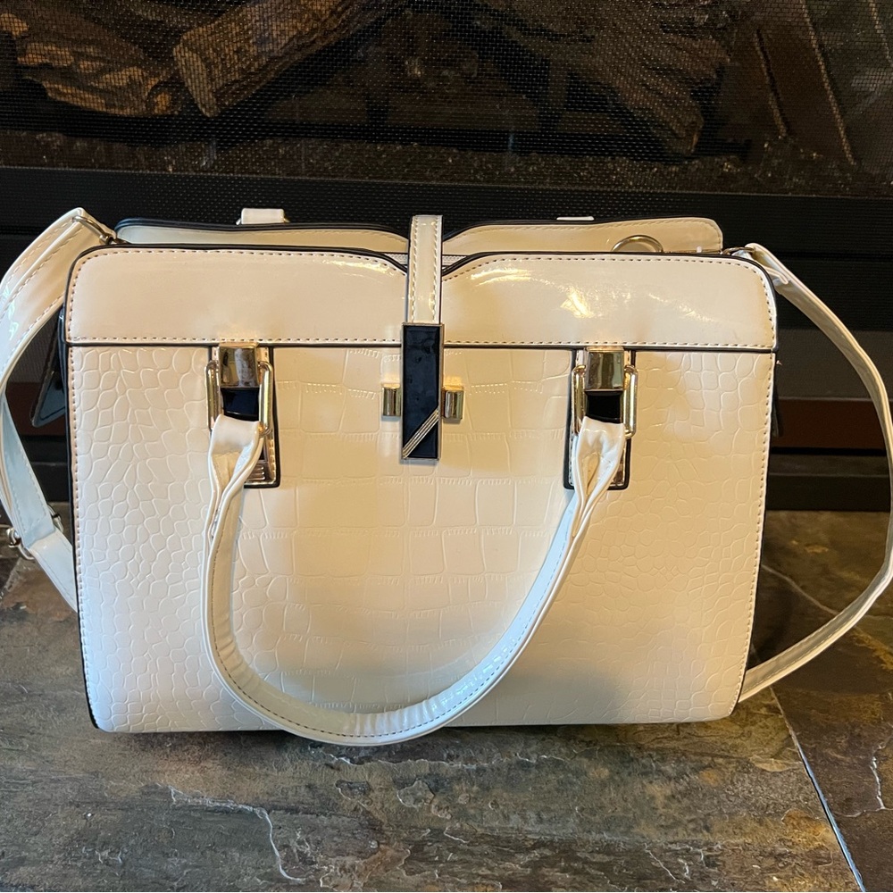 NWT Nicole & Doris Elegant Cream/ White Ladies Patent Leather Handbag